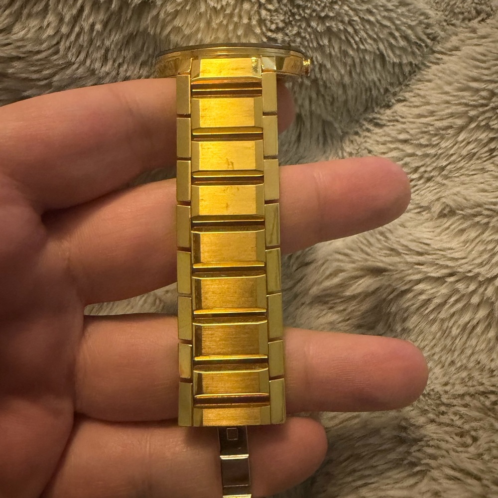 Movado
Men's Swiss Sapphire Gold-Tone PVD Stainless Steel Bracelet Watch 39mm - Picture 10 of 16
